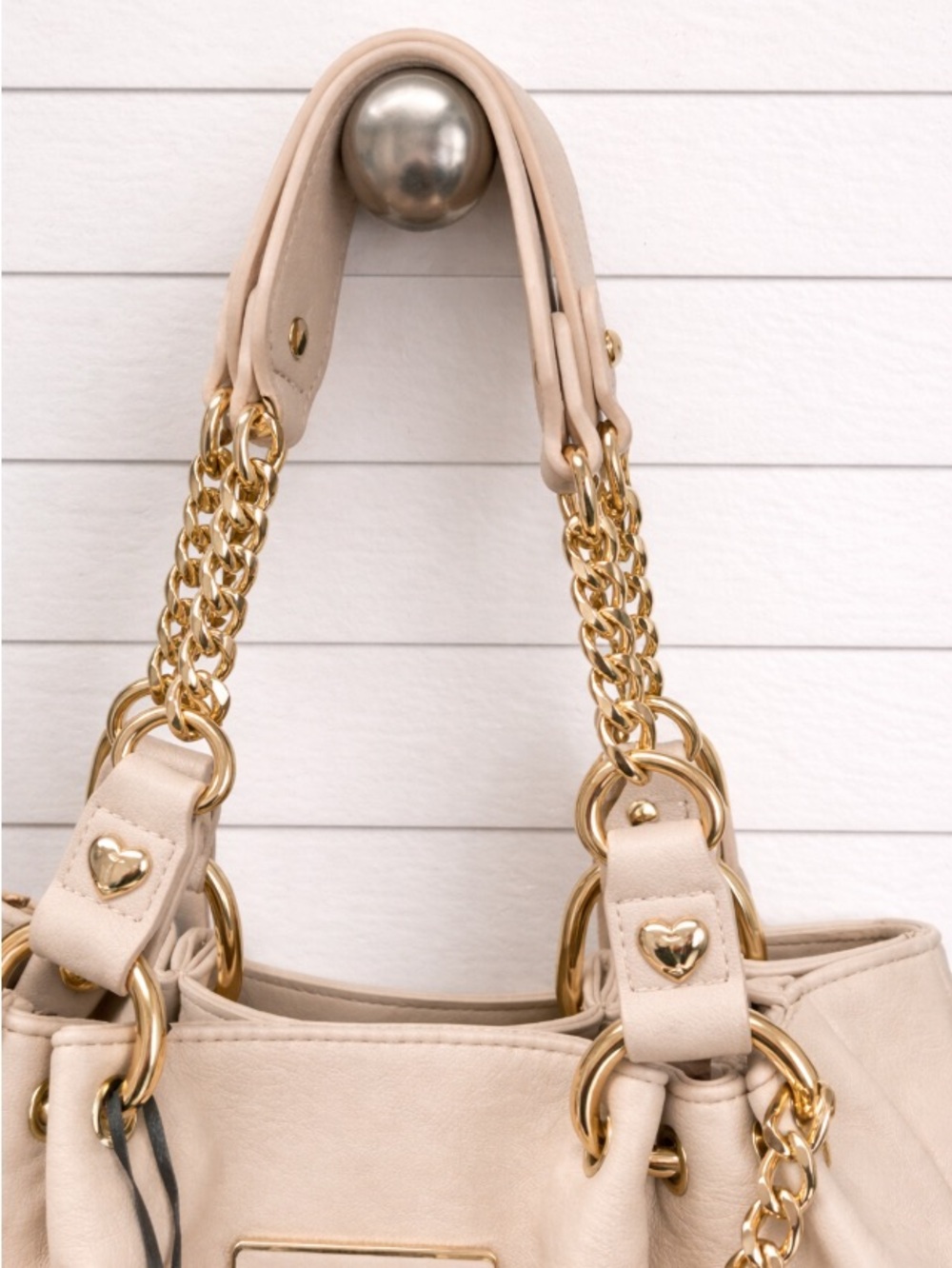 Juicy Couture Beige Shoulder Bag with Gold Hardware and Heart Charm - Picture 4 of 12